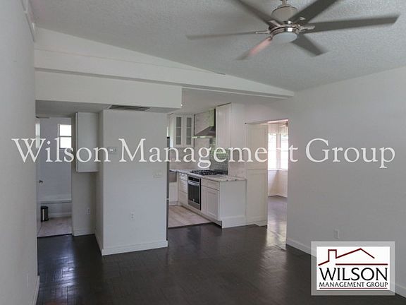 3rd image of 919 Canovia Ave