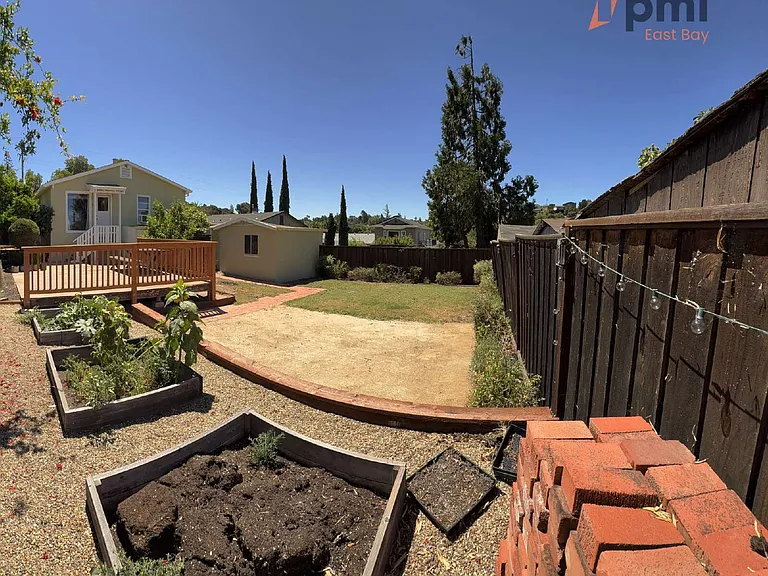 1435 Cedar St — Photo 4