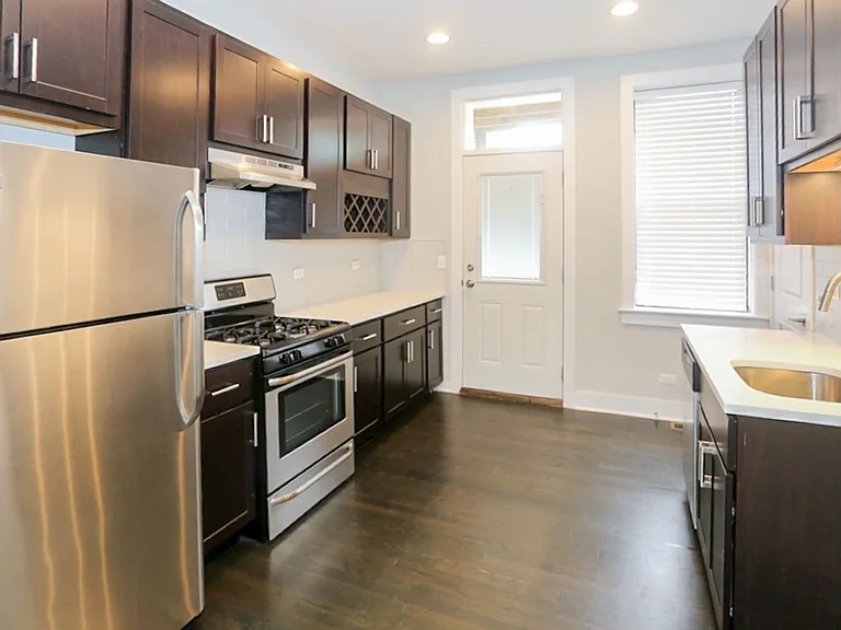 1946-52 W. Nelson / 3033 N. Damen — Photo 15