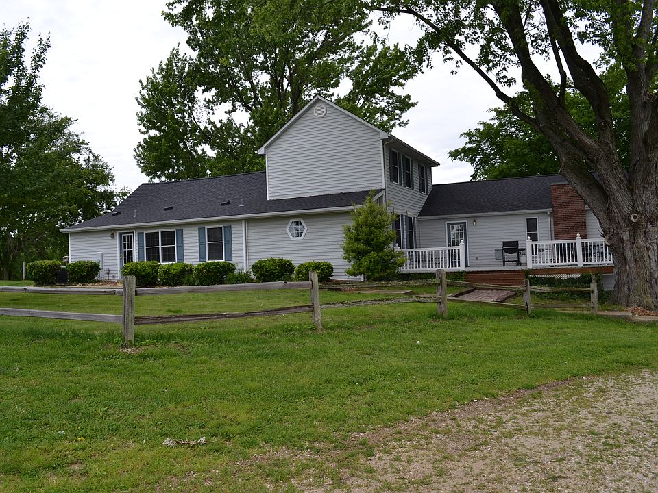 2nd image of 576 Boles Valley Ln