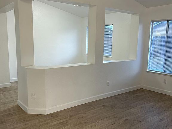 4th image of 168 Somerset Dr