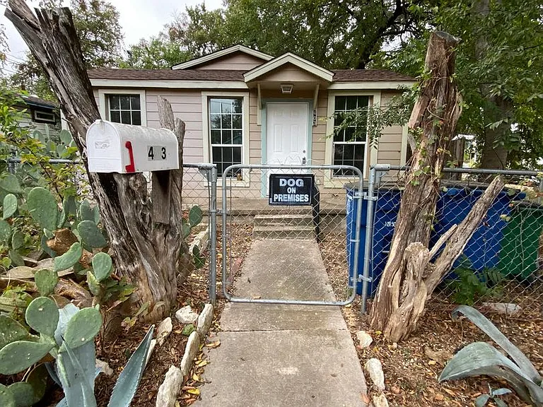 403 Pedernales St — Photo 1