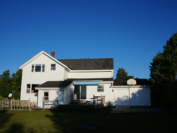 4th image of 530 Lake St