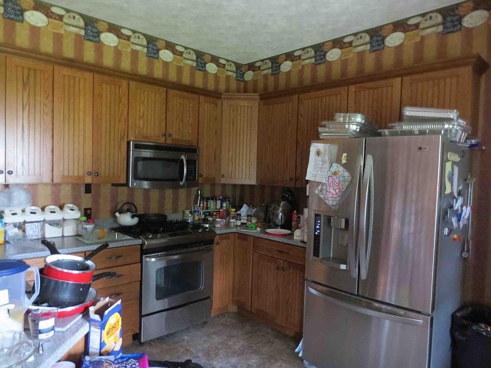2nd image of 403 Maple St