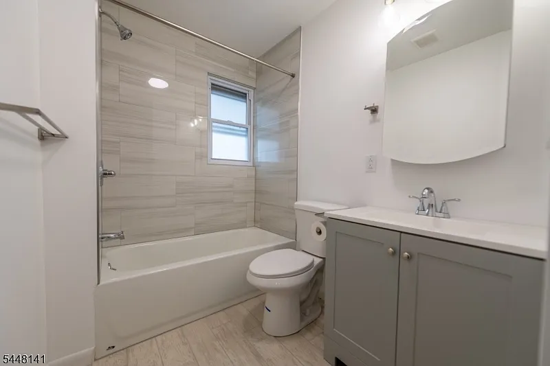 2 bed, 1.0 bath, $2,400 — Photo 2