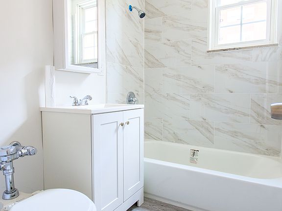 2nd image of 1867 Parkland Dr #2