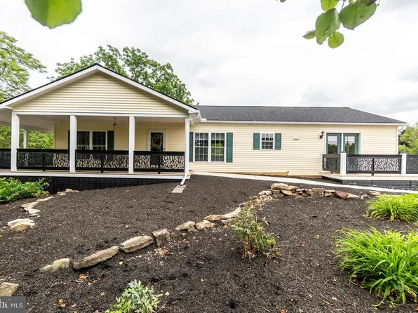 304 Crystal Creek Xing, Abbottstown, PA 17301