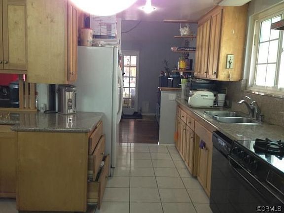 4th image of 10046 Brockway St