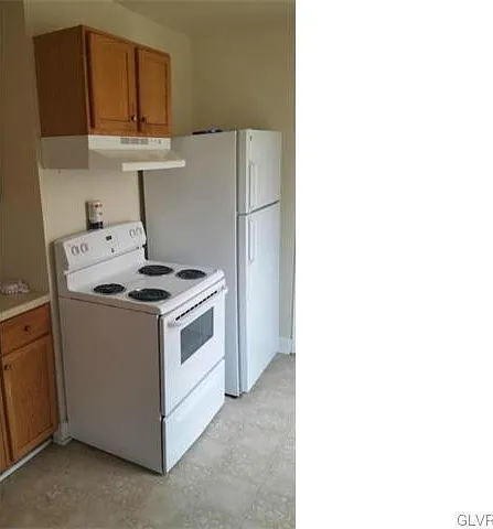 6th 633 N — Photo 3