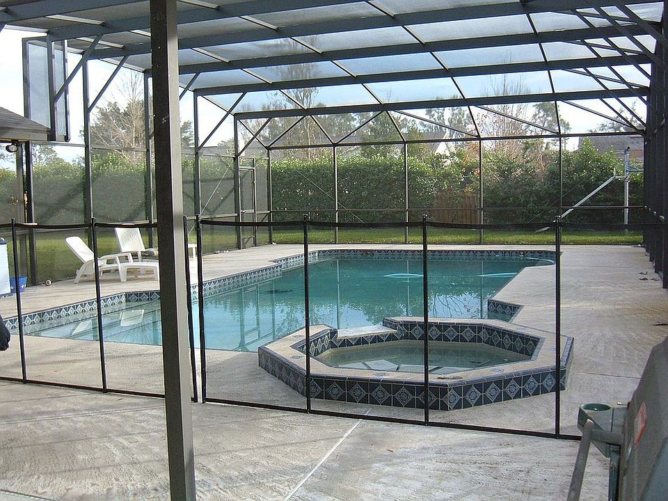 Screened Pool with jacuzzi