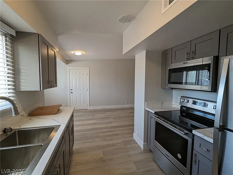 4379 Hilldale Ave — Photo 5