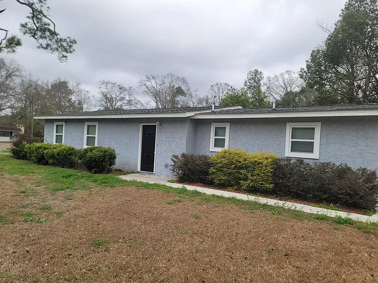 1906 Karen Ln — Photo 22