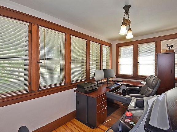 2nd image of 139 Phelps St E