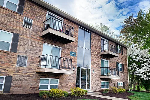 Crown Crossing Apartments Photo 1