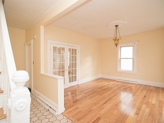 2nd image of 158 Concord St