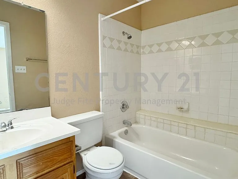 1146 Meadow Creek Dr — Photo 11