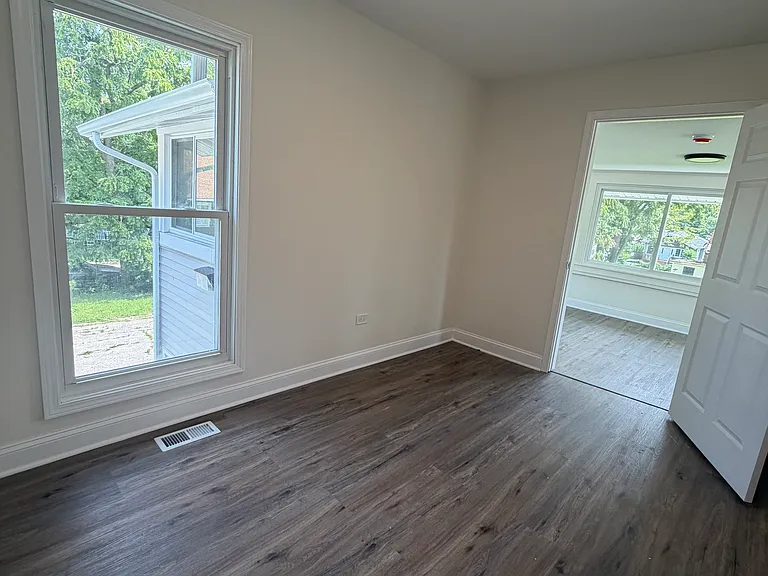 260 W Lincoln Hwy — Photo 32