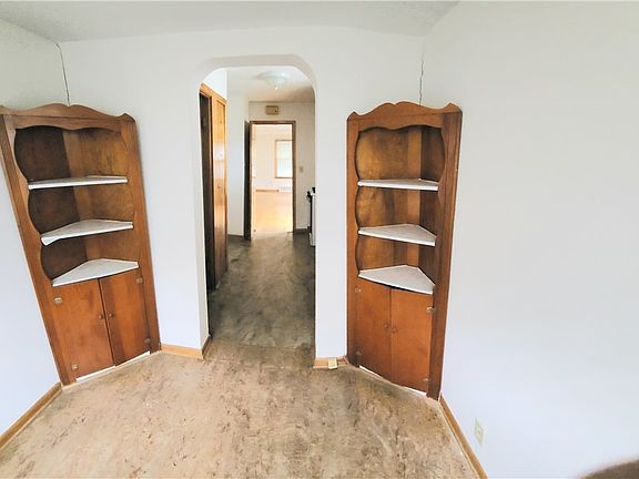 4th image of 3095 W 136th St
