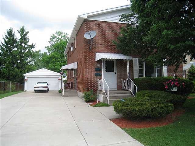 1st image of 870 Falcon Dr