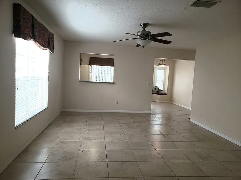 10310 Lakeside Vista Dr — Photo 2