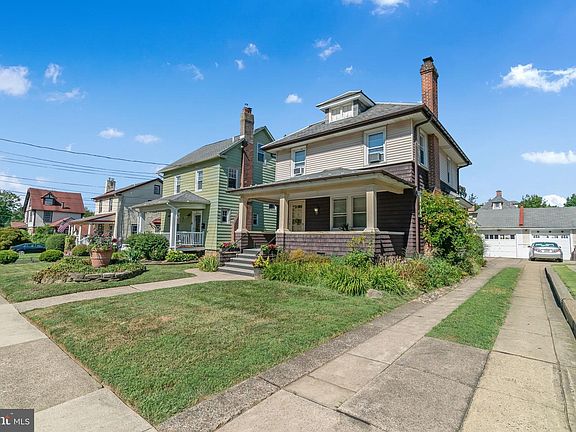 2nd image of 120 Cliveden Ave