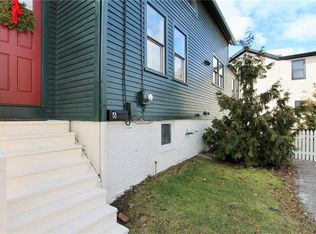 6 2nd St, Newport, RI 02840