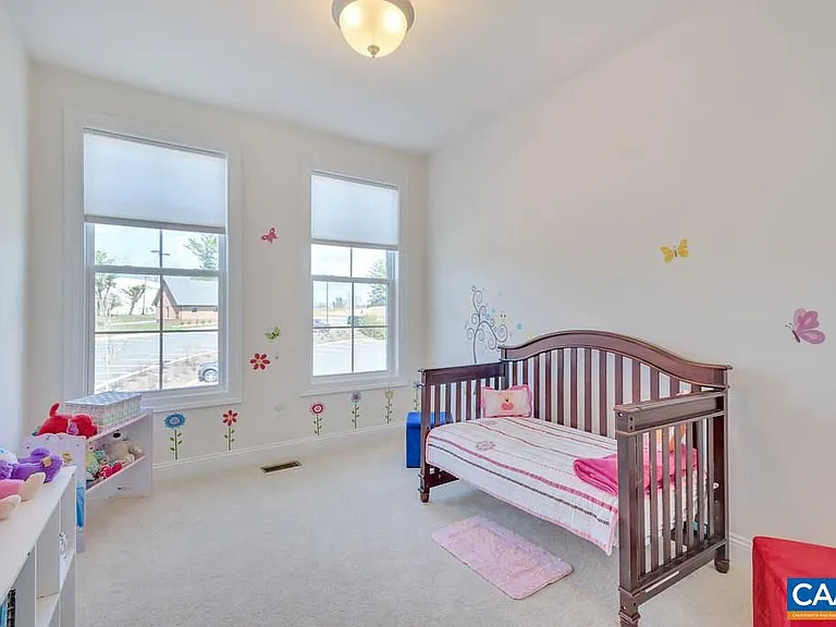 980 Belvedere Way — Photo 15