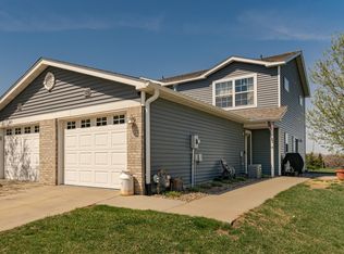 619 Pointe Ct SW, Rochester, MN 55902