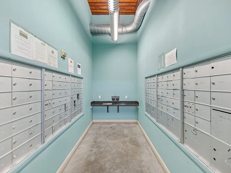 Stadium Loft Apartments — Photo 38