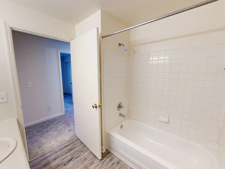 Lyons Gate Apartments — Photo 26