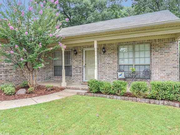 3rd image of 26 Garden Oaks Dr