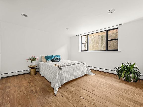 3rd image of 468 17th St #B1b