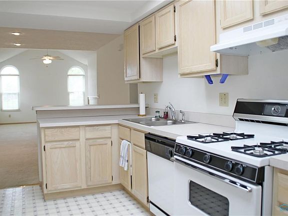 3rd image of 148 Stonegate Blvd