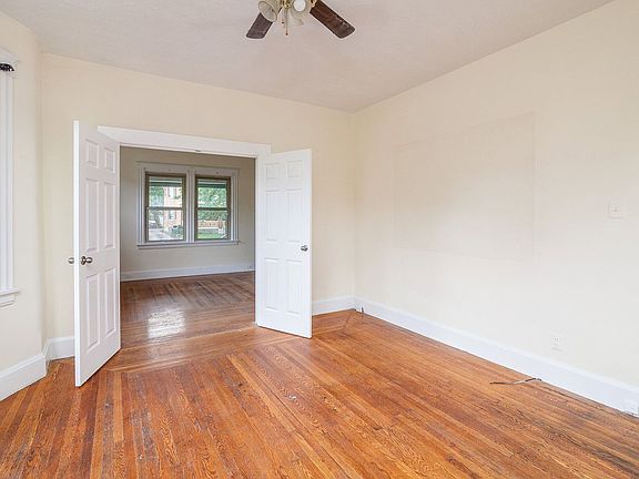 5th image of 2322 Fairview Ave