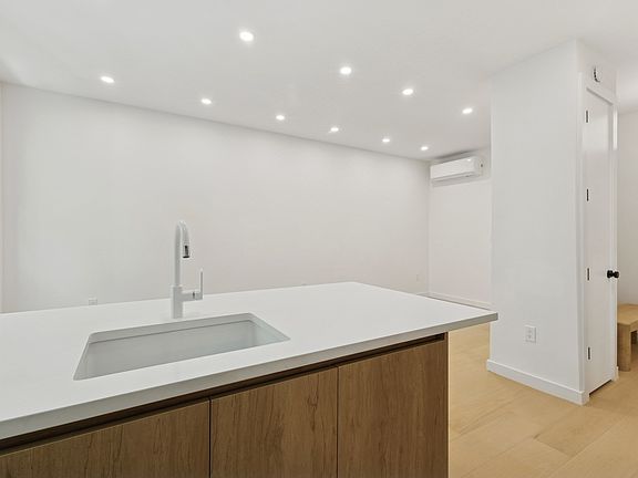 4th image of 659 Rogers Ave #2