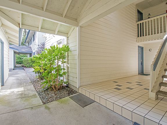 5th image of 4623 Grandview Dr W Unit C