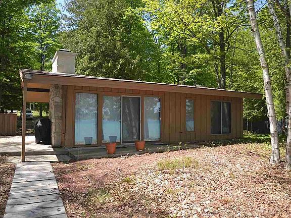 2nd image of 215 NW Torch Lake Dr