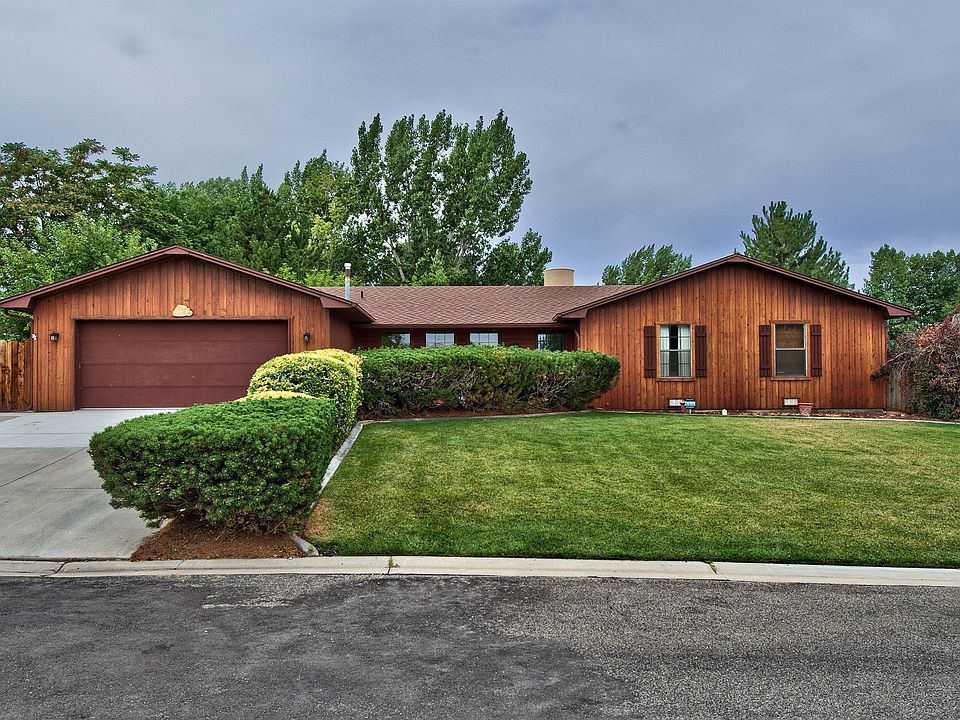 Great Curb Appeal!