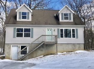 594 Woodcock Rd, Bushkill, PA 18324