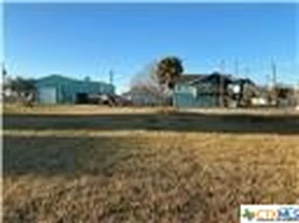 2 W Maple St, Pt O Connor, TX 77982