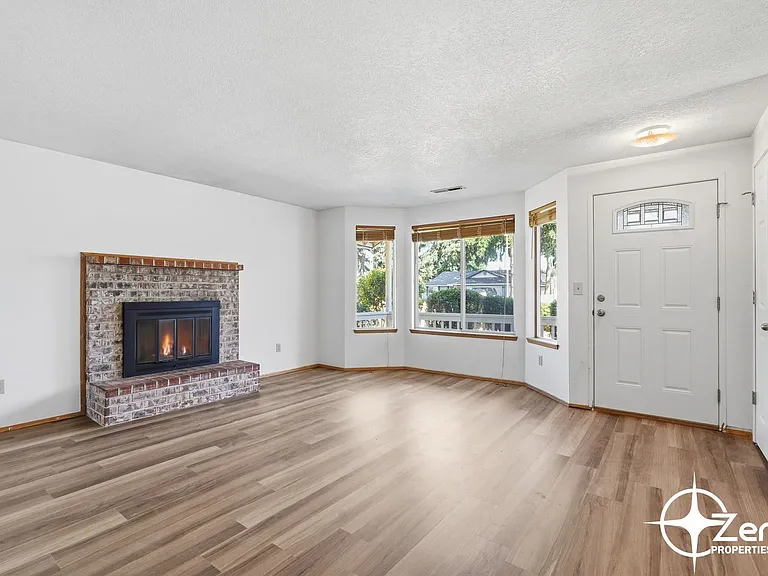17403 NE 3rd St — Photo 15