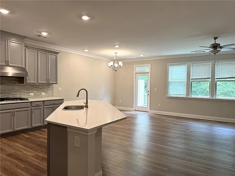 1468 Edgebrook Ct NE — Photo 4