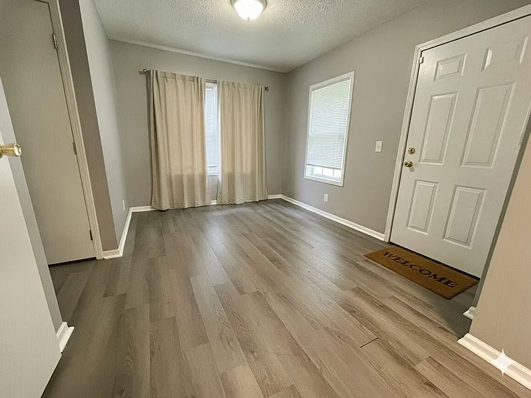 401 Section St — Photo 9
