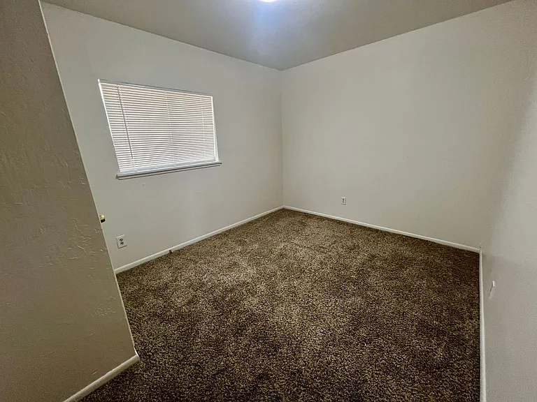 1044 Lincoln St — Photo 11
