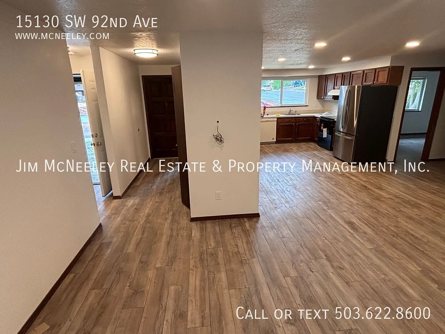 3 Bedroom, 2 Bath Home with AC and 2-Car Garage in Tigard — Photo 3