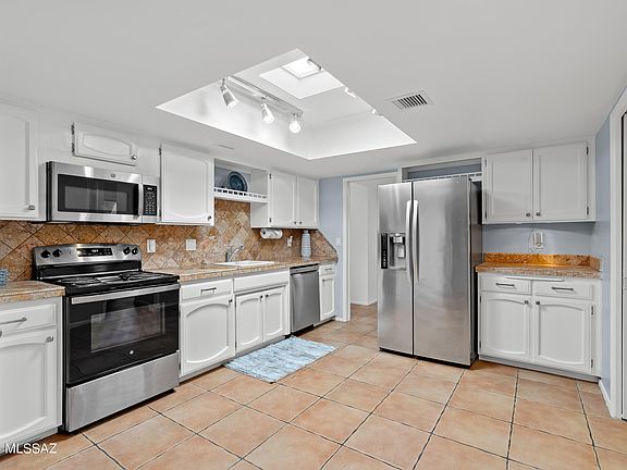 4th image of 1216 N Westervelt Ave