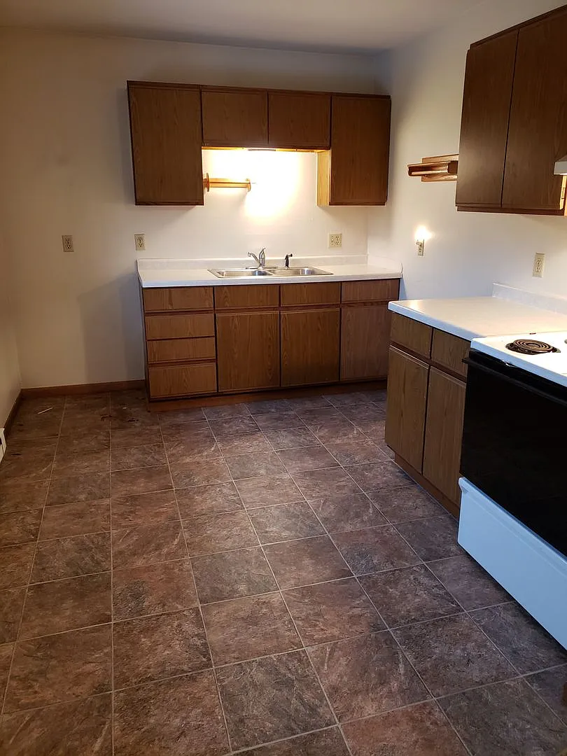 209 E Wood Ave — Photo 2
