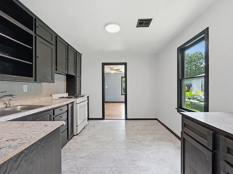 808 NW #H — Photo 7