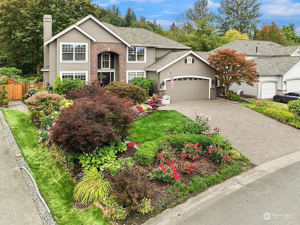 1st image of 425 NW Datewood Drive