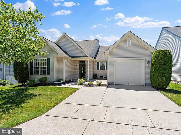 2nd image of 203 Idelwood Way